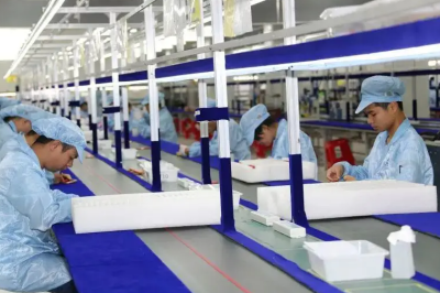 《電子廠招聘視頻小姐姐：新興機(jī)遇等你來》